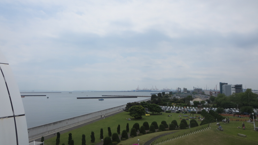 横浜港シンボルタワーから