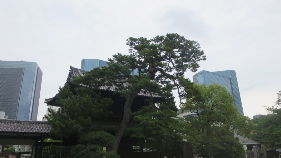 泉岳寺から