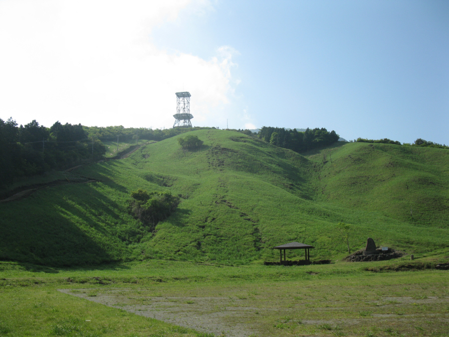 十里木高原駐車場から電波中継塔